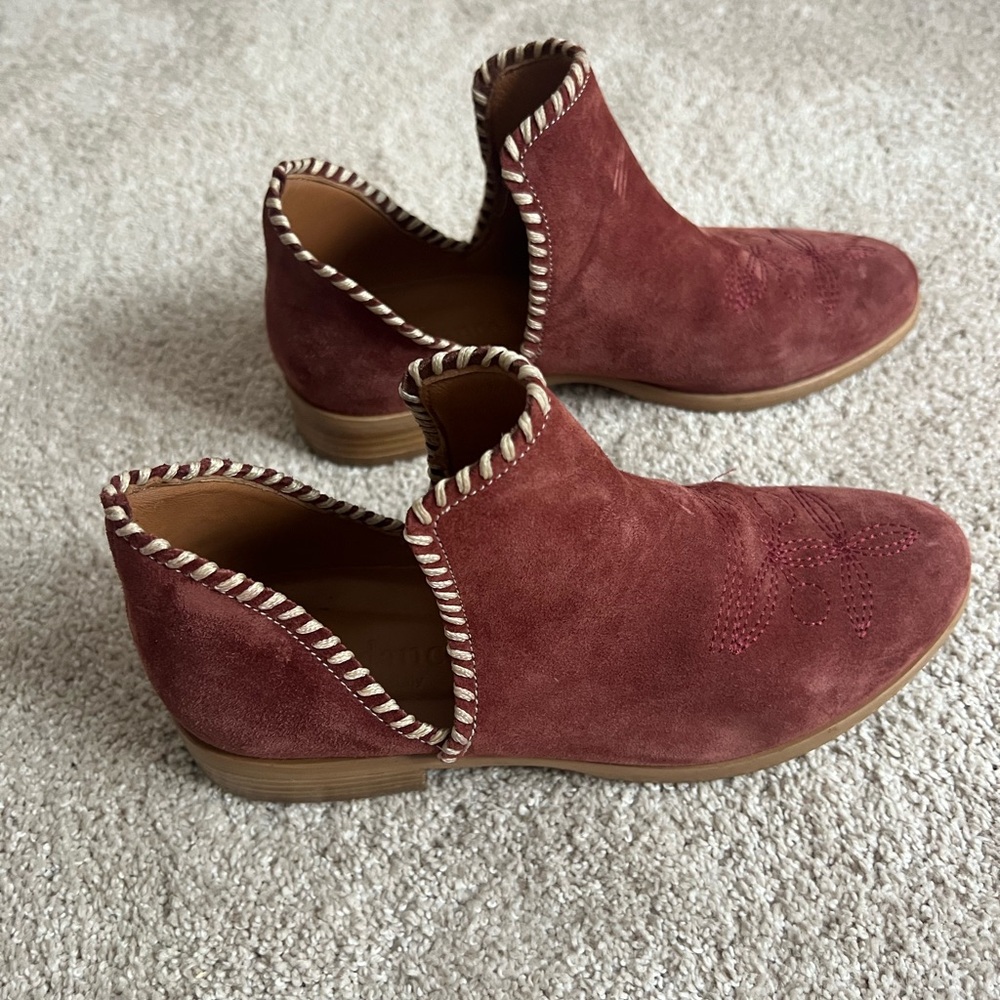 Sundance Suede Ankle Booties-  Burgundy - Italian Made size 37 (7) - Picture 5 of 10